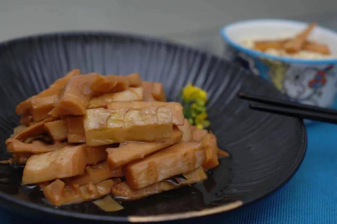 原味还是甜味？黑饭糕还是艾青麻糍？这些清明时节的宁波美食，哪款更能打动你？