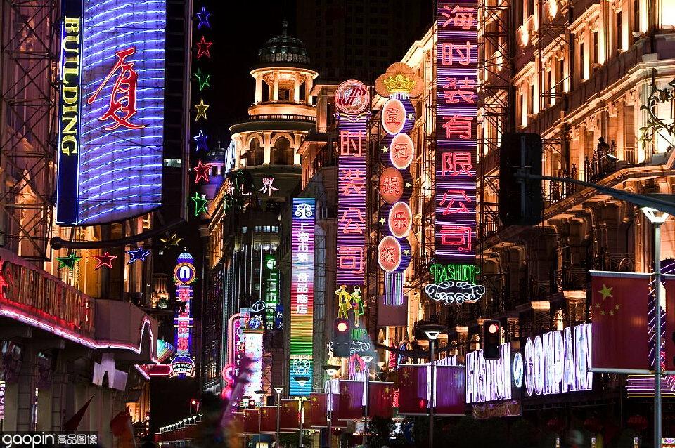 这组绝美的霓虹灯街景图，你不能错过