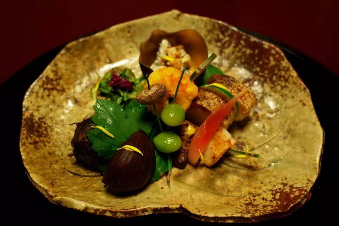 如何优雅地吃一顿日本传统高级料理？
