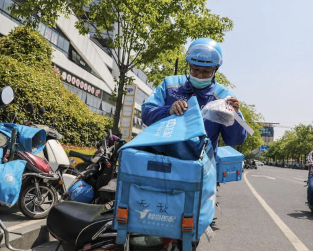 本科毕业设计师月薪四万，转行送外卖，网友：十几年书都白读了