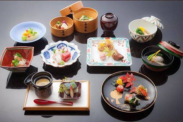 如何优雅地吃一顿日本传统高级料理？