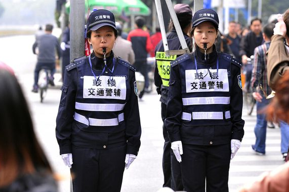 辅警与协警只有一字之差，福利待遇却相差很大，学生们选择需谨慎