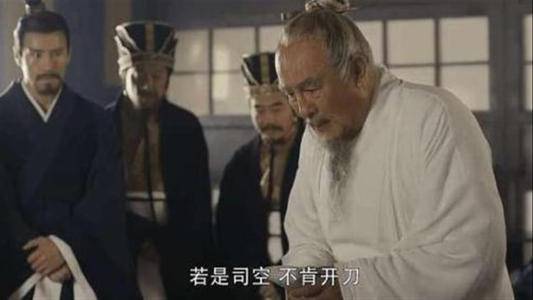 明知头风不治必死，曹操为何杀开颅的华佗？学者：换你也宁可错杀