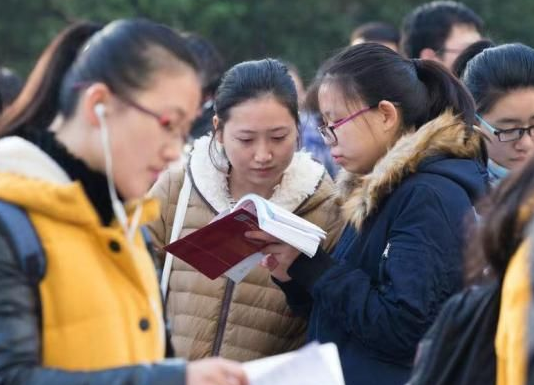 英语四六级考425分都啥水平？学渣学霸天差地别，过来人道出真相