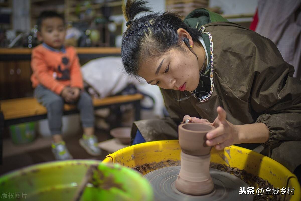 去重庆旅游，吃货们首先想到火锅。除了吃的，重庆还有哪些特产