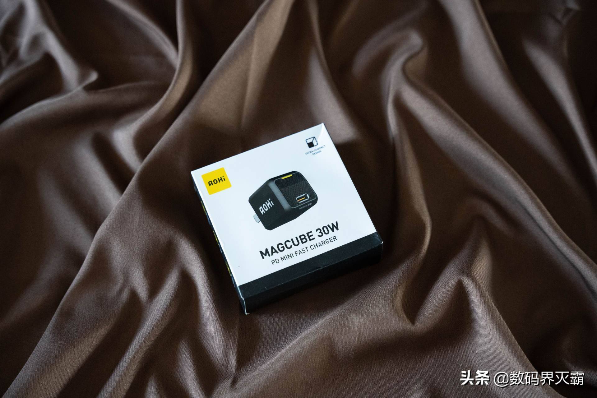 只需要一个小亮点就能让我下单购买—AOHI充电头使用分享