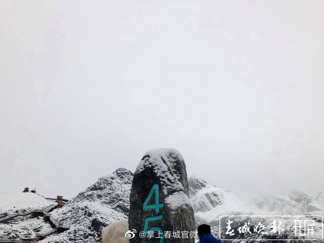 随时开启入冬模式！丽江玉龙雪山下雪啦