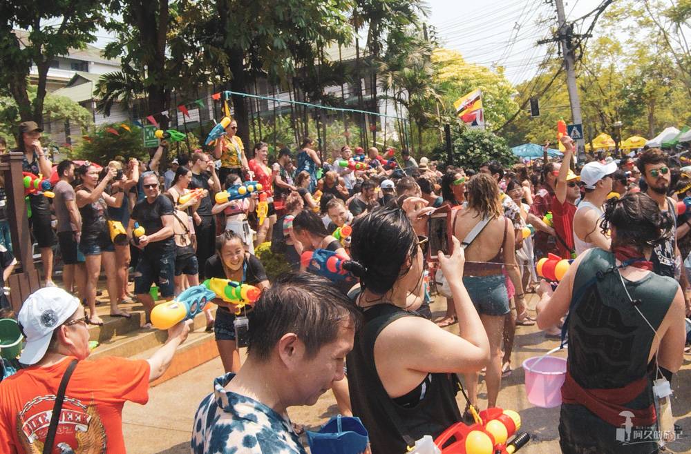 4月往返泰国机票白菜价 最低不到1000元 今年的泼水节你还去吗？