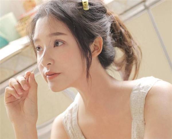 和刚认识的女生聊天开场白说什么最好？