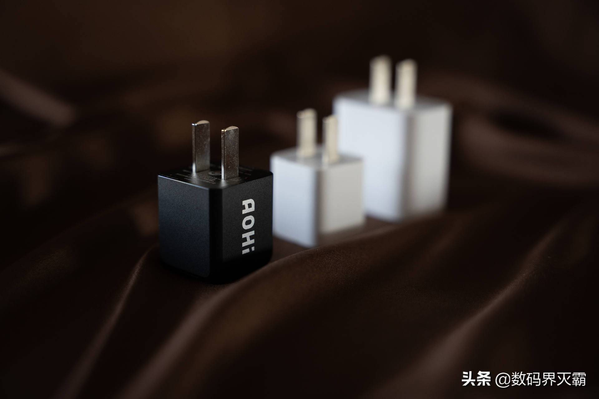 只需要一个小亮点就能让我下单购买—AOHI充电头使用分享