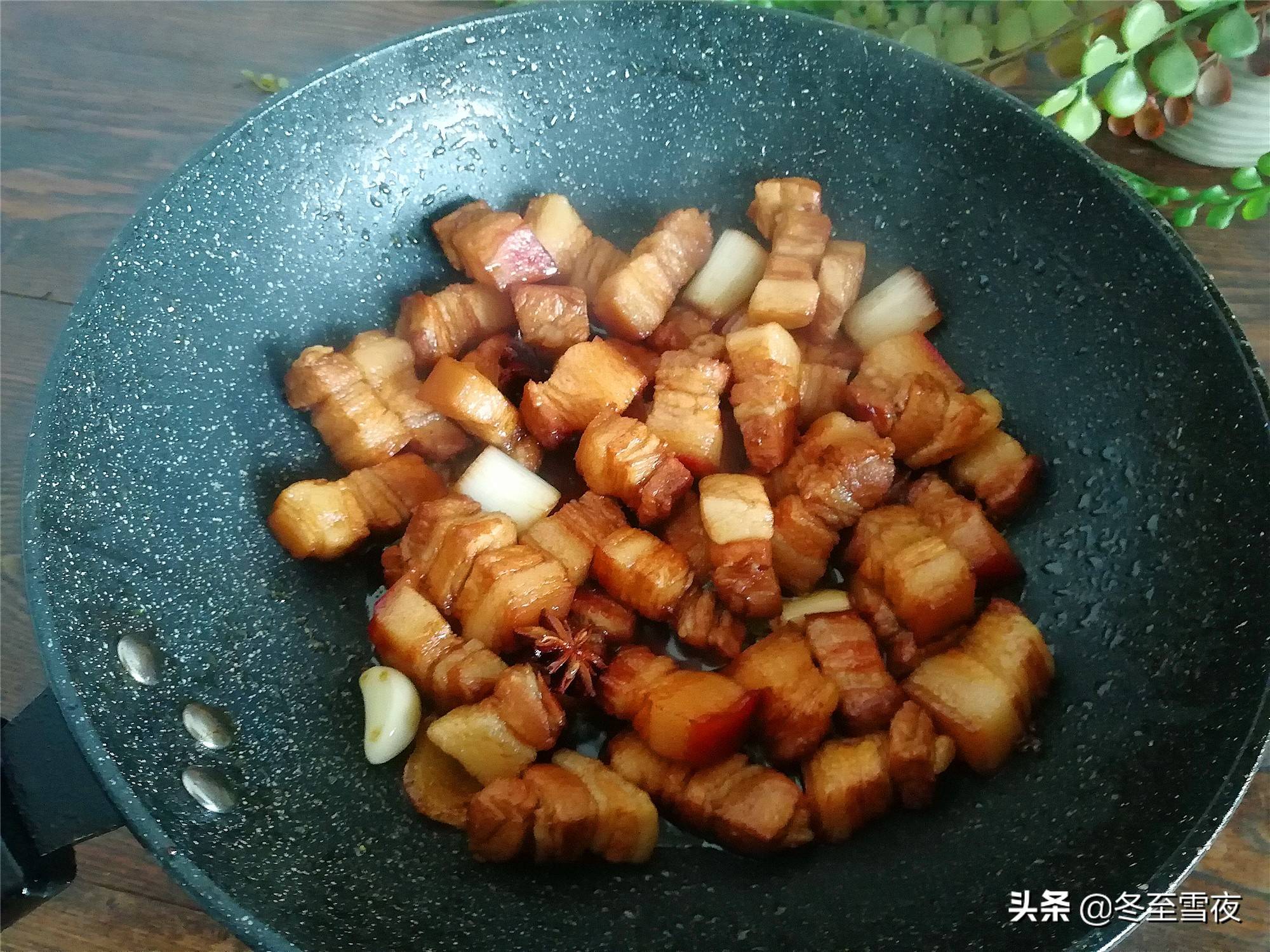 料酒怎样用去腥效果好？做菜什么时间放有讲究，教你料酒正确用法