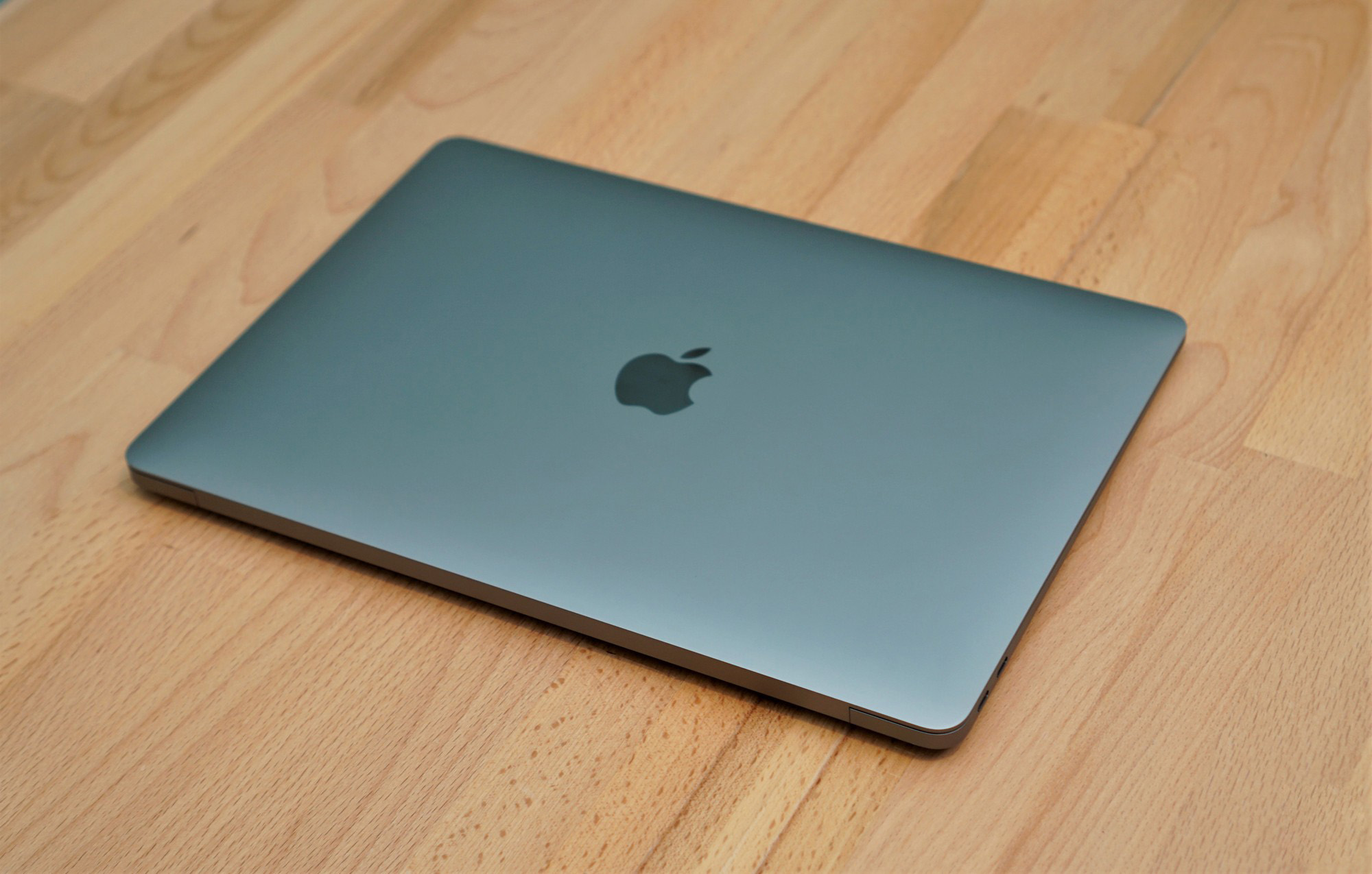 对于大多数人来说，最好的笔记本电脑是 Apple MacBook Air M1