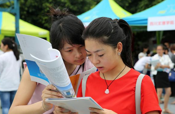 很适合女生报考的大学专业，薪资可观又稳定，家有女儿可留意