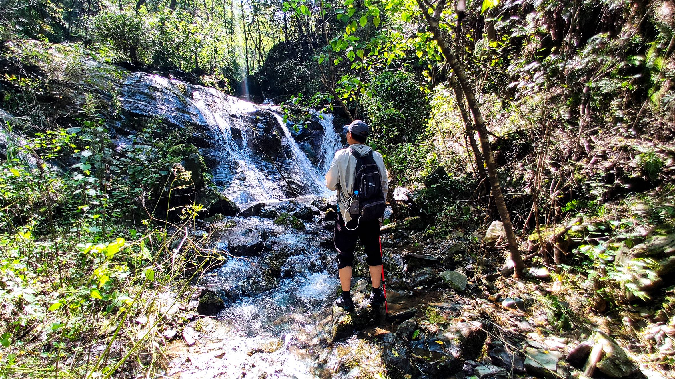 初秋秦岭周末休闲游秘境，西安周边野景区画风不一般，好玩还免费