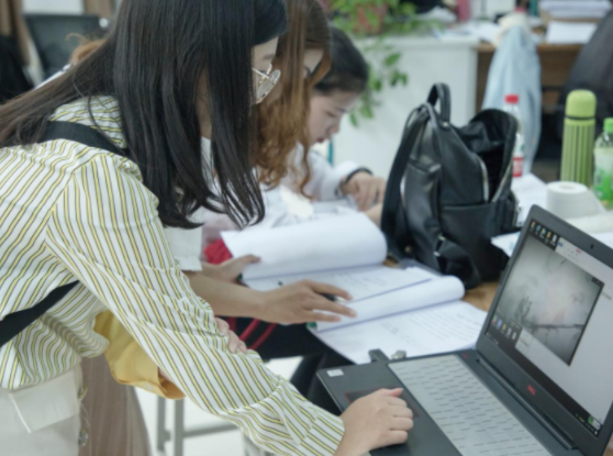 很适合女生报考的大学专业，薪资可观又稳定，家有女儿可留意