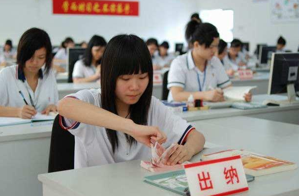 很适合女生报考的大学专业，薪资可观又稳定，家有女儿可留意