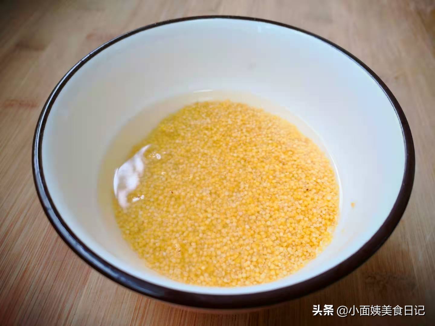 小米加这2种食材一起煮粥才真是“黄金搭配”，暖心养胃香浓美味