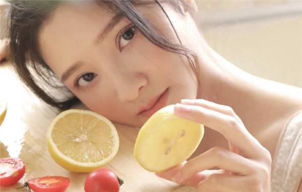 和刚认识的女生聊天开场白说什么最好？
