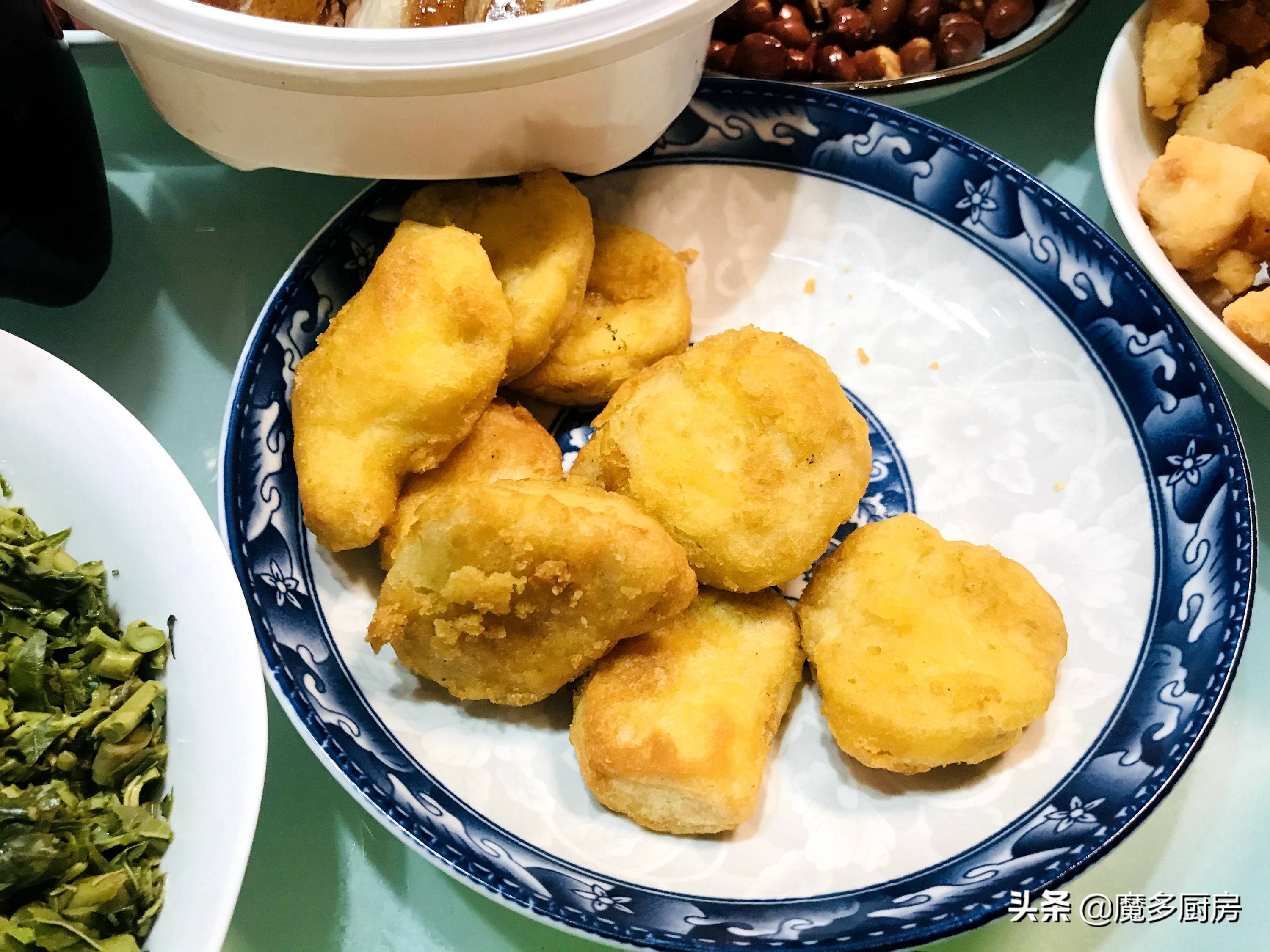 在家举办生日派对，孩子开心家长也轻松，准备一桌美食随意吃喝