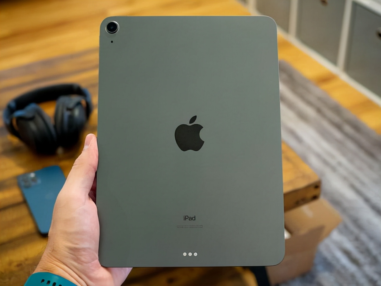 为什么宁愿加钱买iPad，也不买其他平板？手机店老板回答有道理