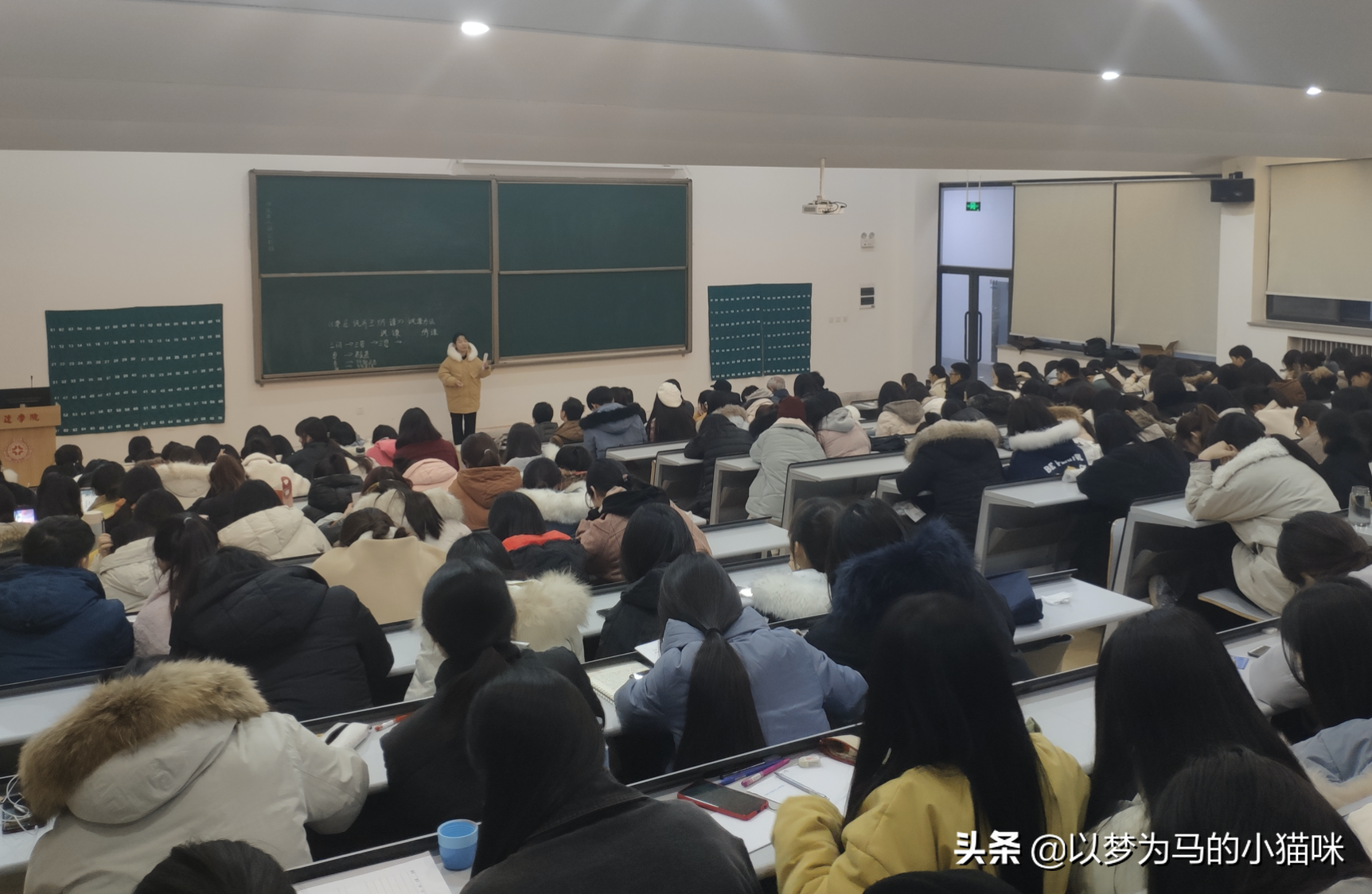 适合“考公务员”的7个大学专业，招录人数多，适合的岗位也不少