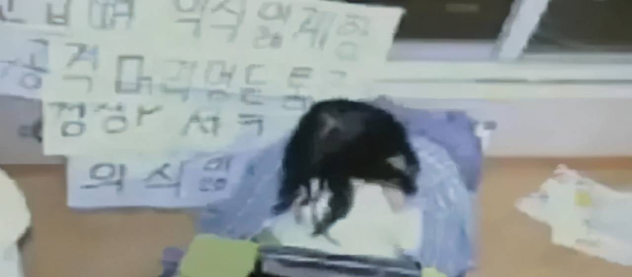 韩国“芯片女”事件，称被脑控10年，直播行为怪异