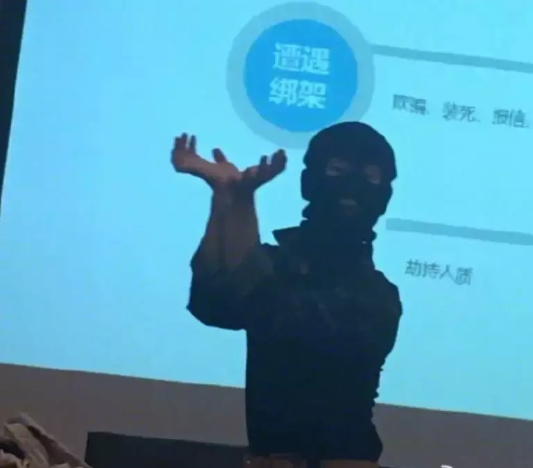 你经历过被学校支配的恐惧吗？哈哈哈哈哈哈哈哈哈哈哈哈哈