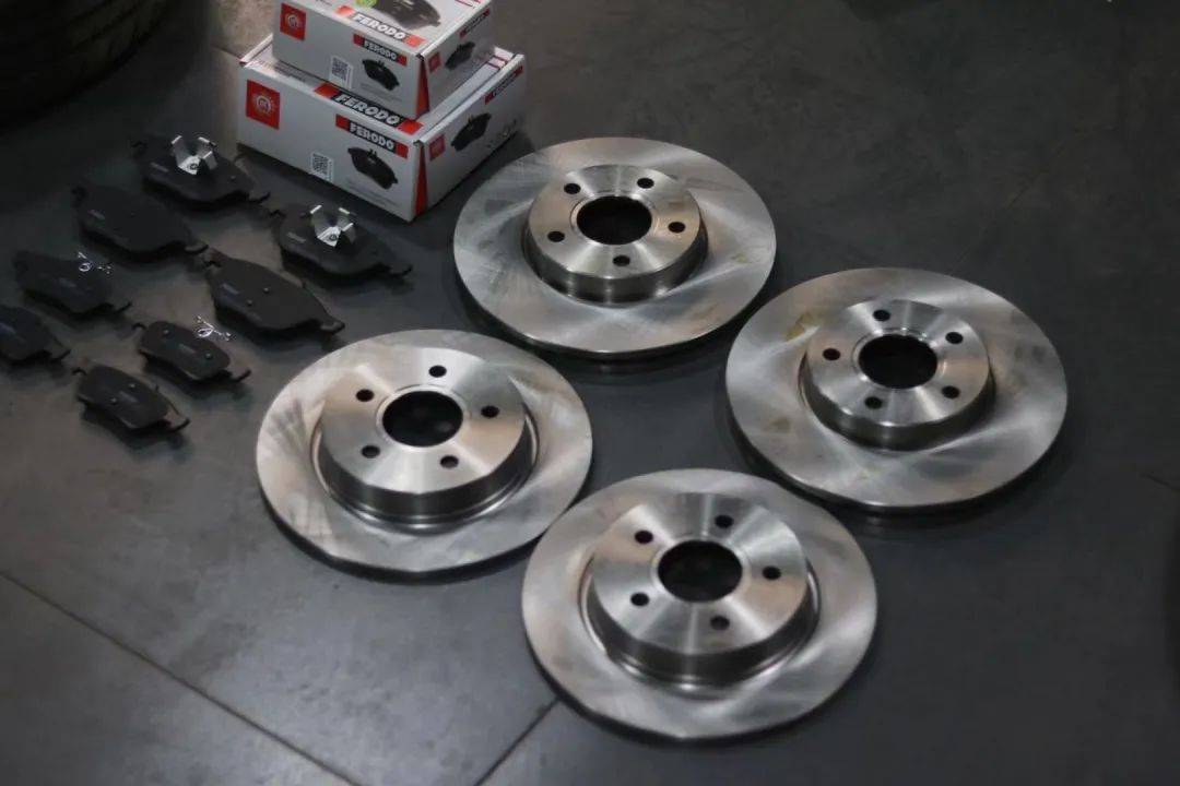 怪兽修车：花一万块整备一辆12年的福克斯，重回新车状态