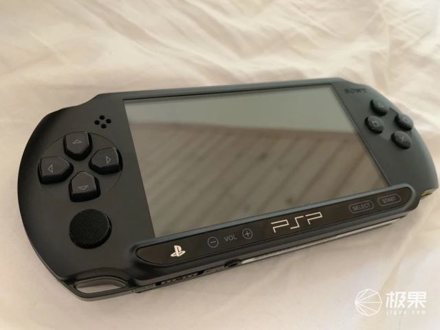 火了15年的SONY神机PSP，最后还是输给了iPhone