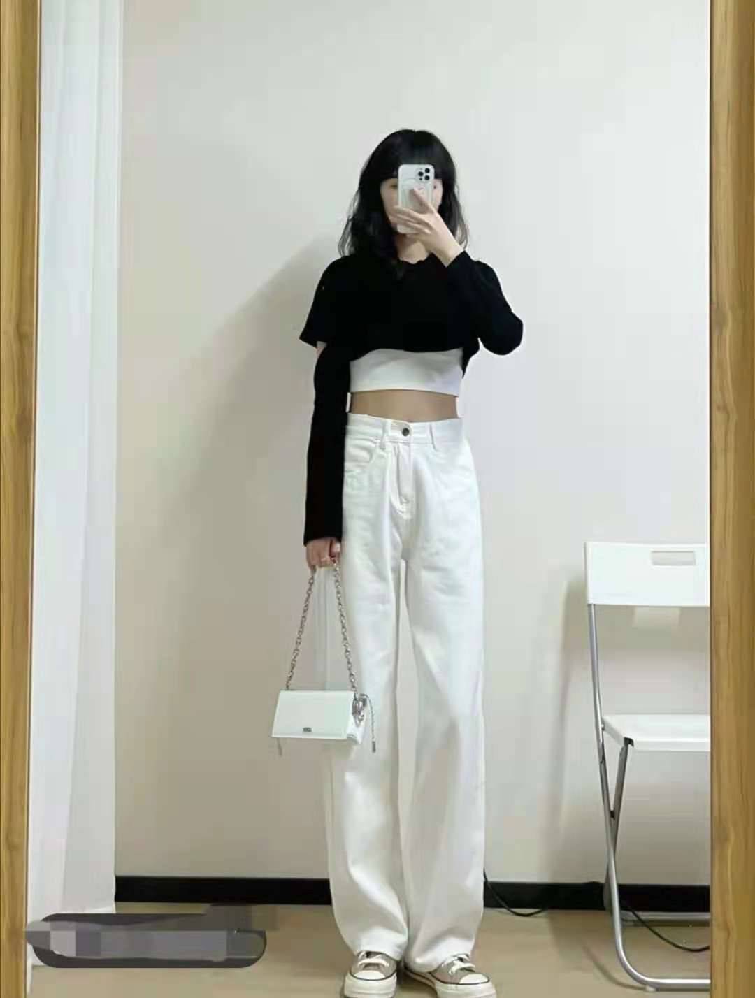 白色裤子配什么颜色上衣好看