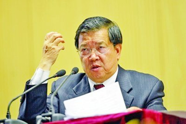 1999年朱镕基访问美国，克林顿做出的决定让他的谈判班子后悔不已