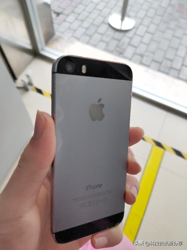 iPhone5s，小屏手机手感真好！还能当备用机