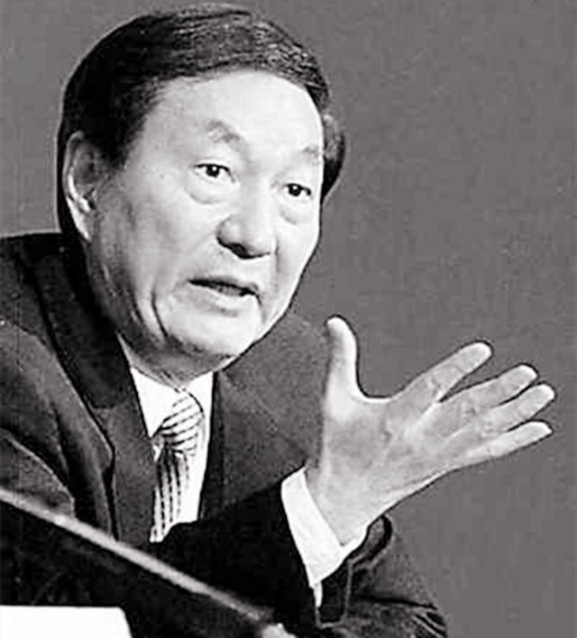 1999年朱镕基访问美国，克林顿做出的决定让他的谈判班子后悔不已