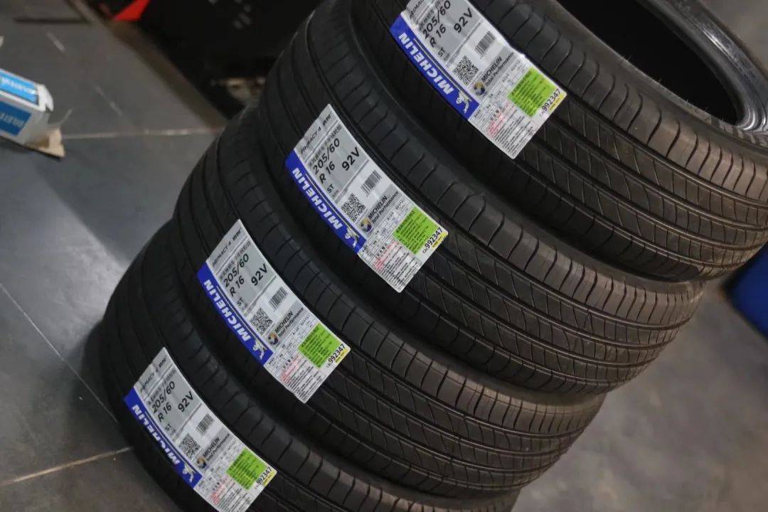 怪兽修车：花一万块整备一辆12年的福克斯，重回新车状态