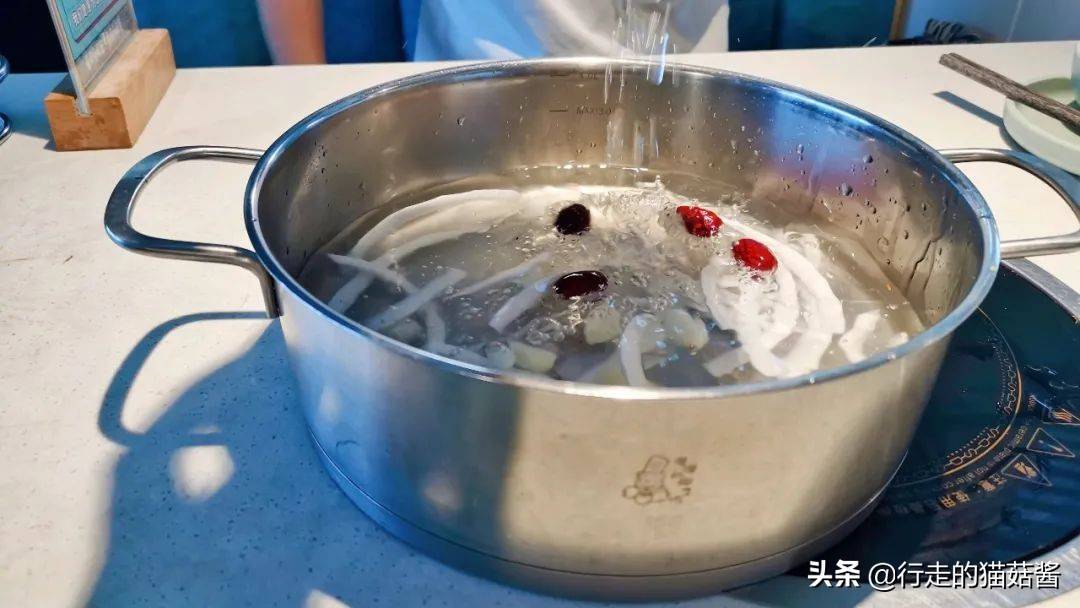 第一次去三亚，住哪里玩什么吃什么？一篇文章带你了解大概