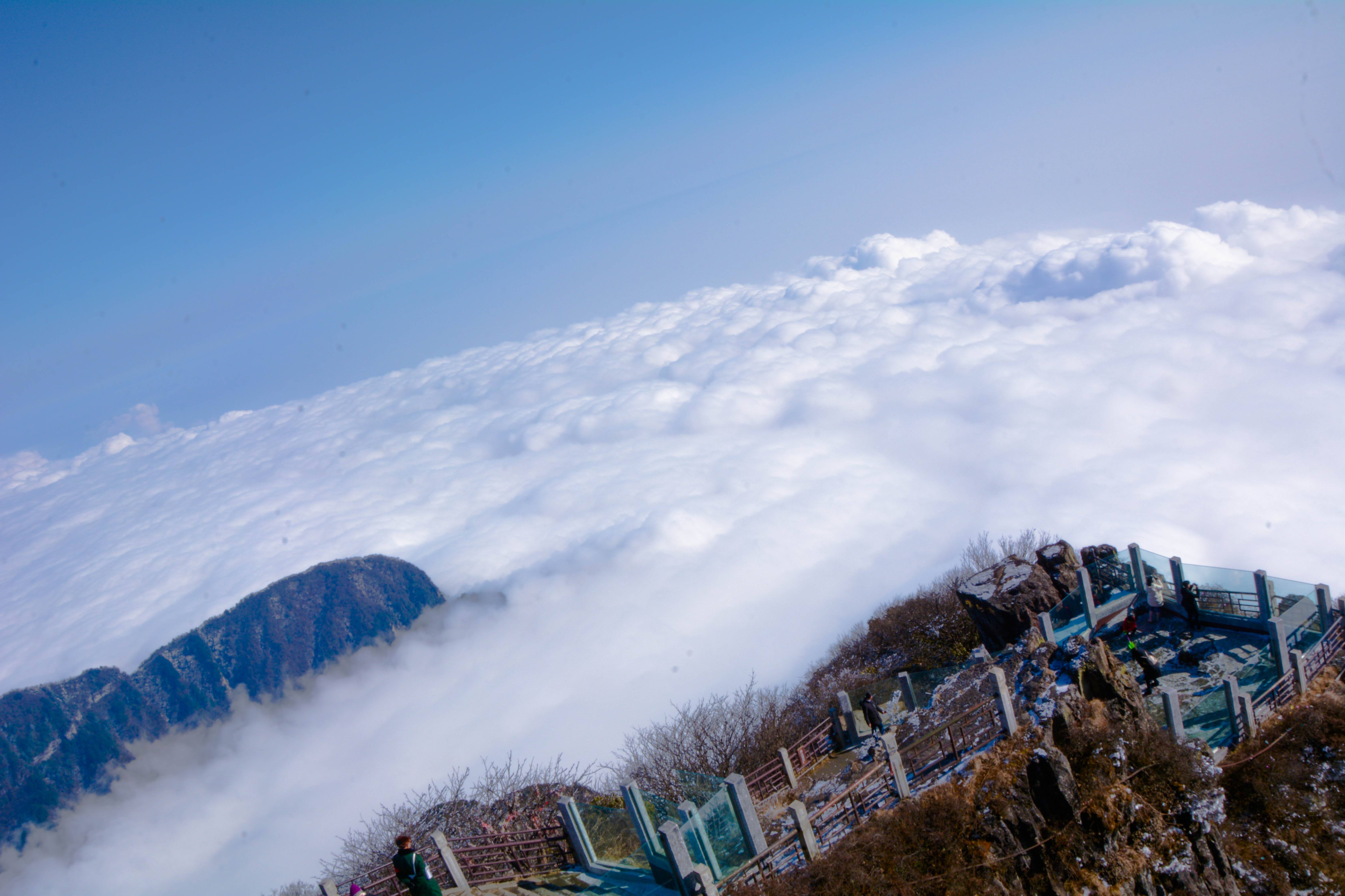 峨眉山冬游记——象城、云海、雪松、金顶、四面十方普贤金象