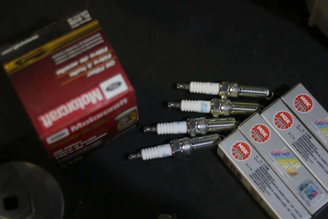 怪兽修车：花一万块整备一辆12年的福克斯，重回新车状态