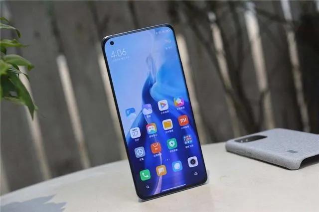 买手机千万别盲目跟风？好用实在，这4款才是目前“最值得买的