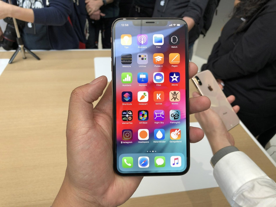 iPhoneXS/XS Max真机图赏：6.5寸屏幕 颜值和手感出色