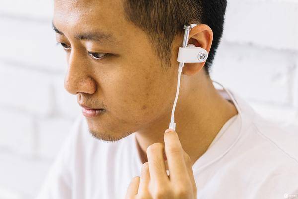 Beoplay Earset 蓝牙耳塞：经典的一次进化