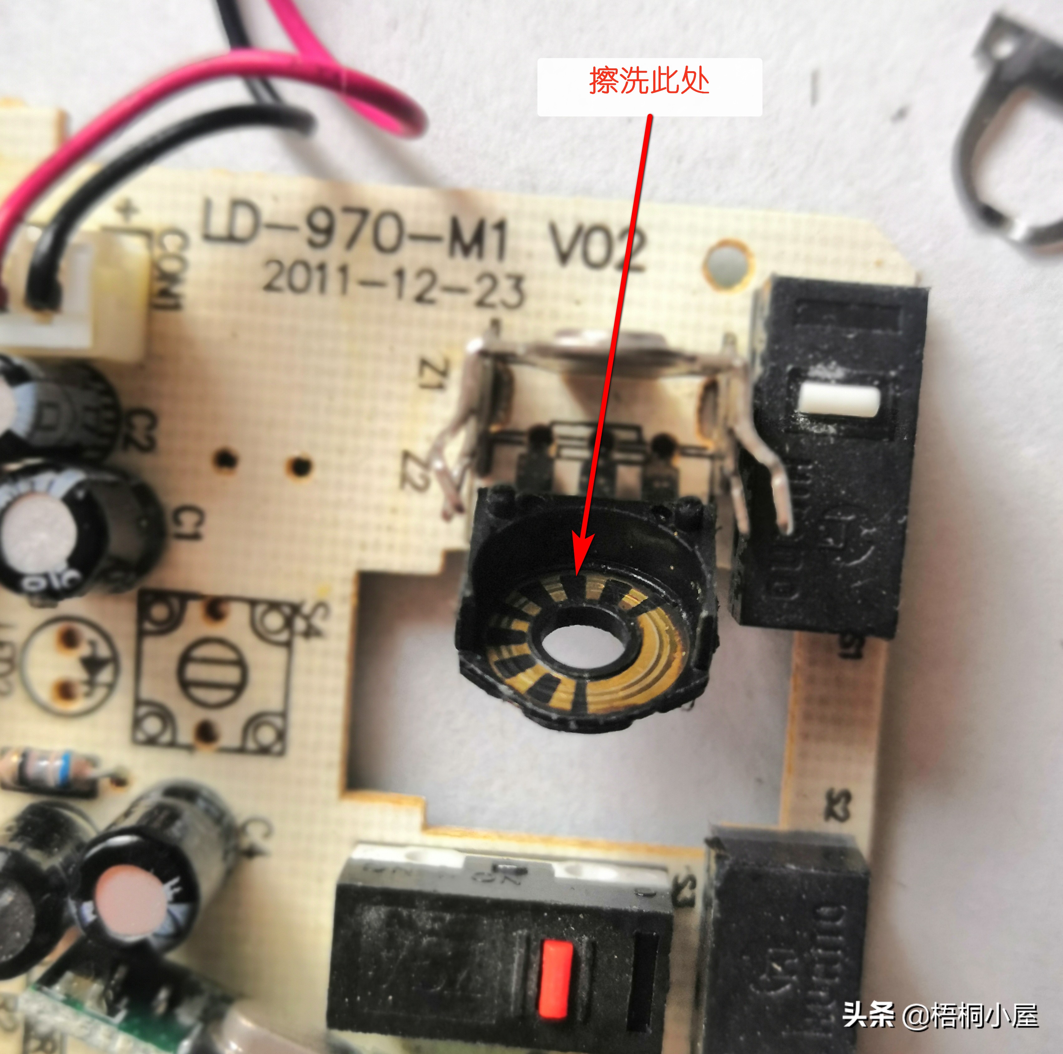 电脑鼠标滚轮上下乱跳分析，教你动手修鼠标，恢复电脑操作顺畅