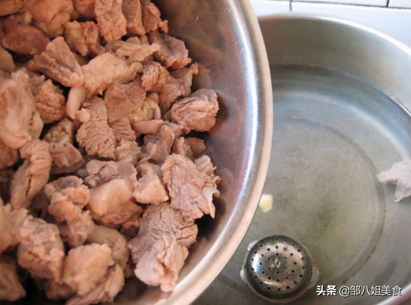 炖牛肉记住“三放三不放”窍门，牛肉软烂香浓，不怕嚼不动腥味重