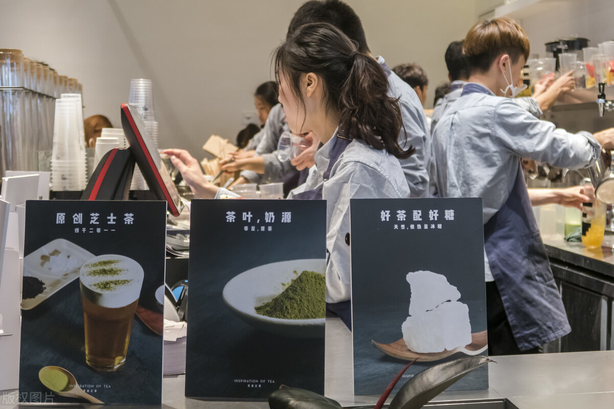 大学生开奶茶店，推出“免费喝奶茶”，反让年收100万，有套路