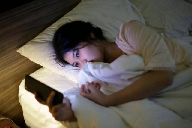 浅睡眠和睡眠质量差的因素有哪些？它们的影响是什么？