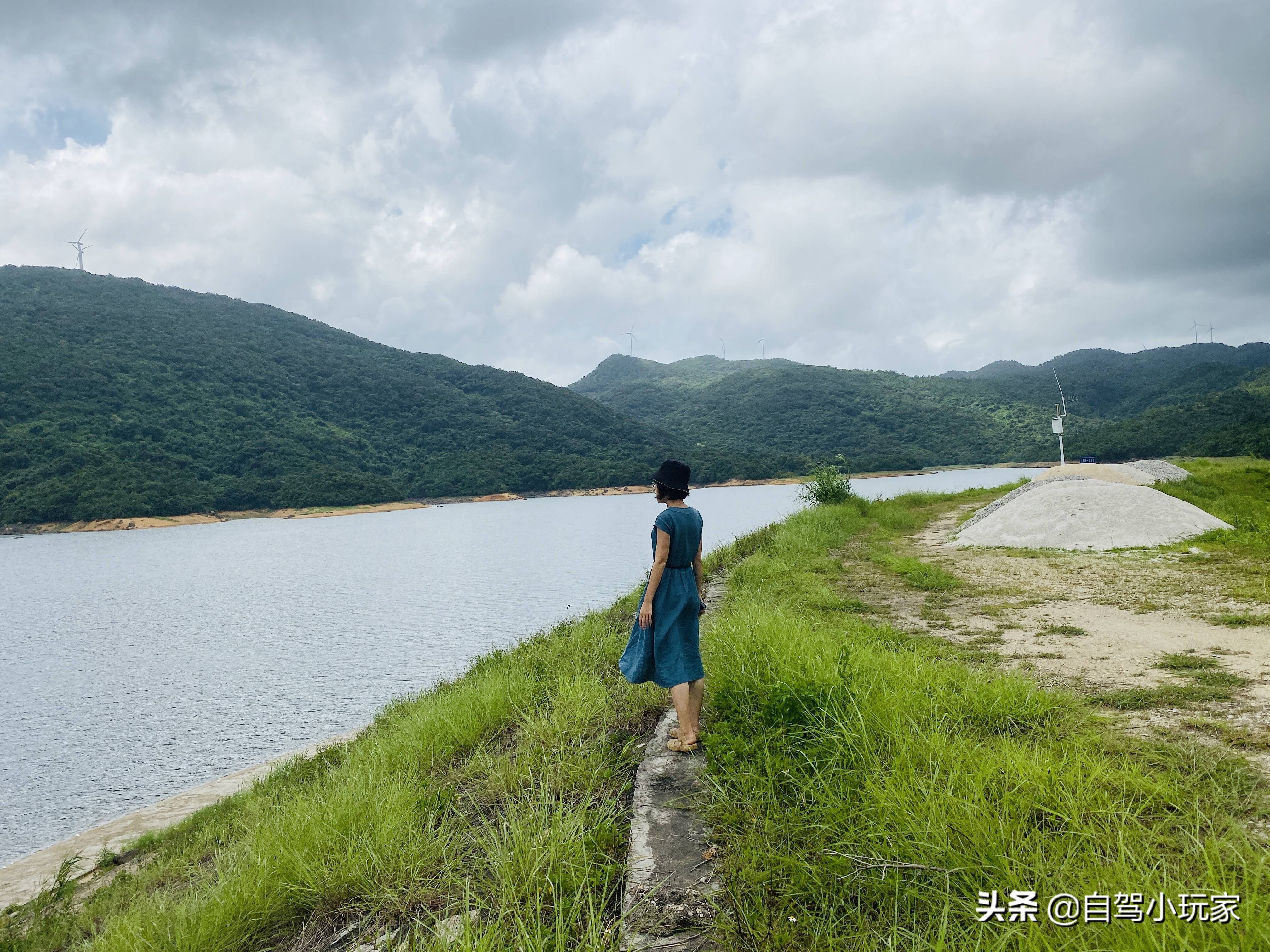 广东一座可开车登顶的风车山，满山野稔子免费摘，露营野炊一级棒