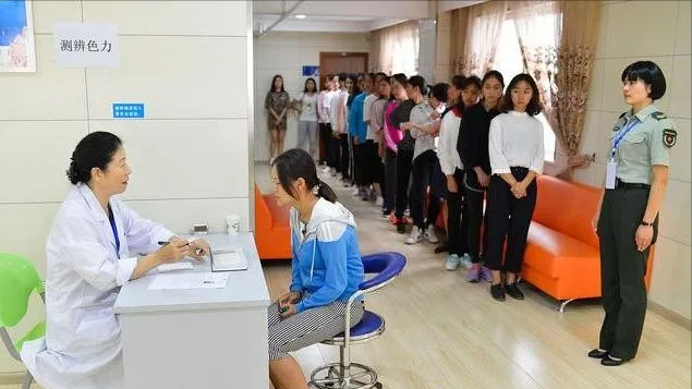 在校女大学生当兵，在部队有3条发展途径，建议了解