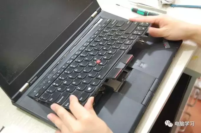 笔记本电脑拆机清灰图解，大神手把手教你（ThinkPad T430）