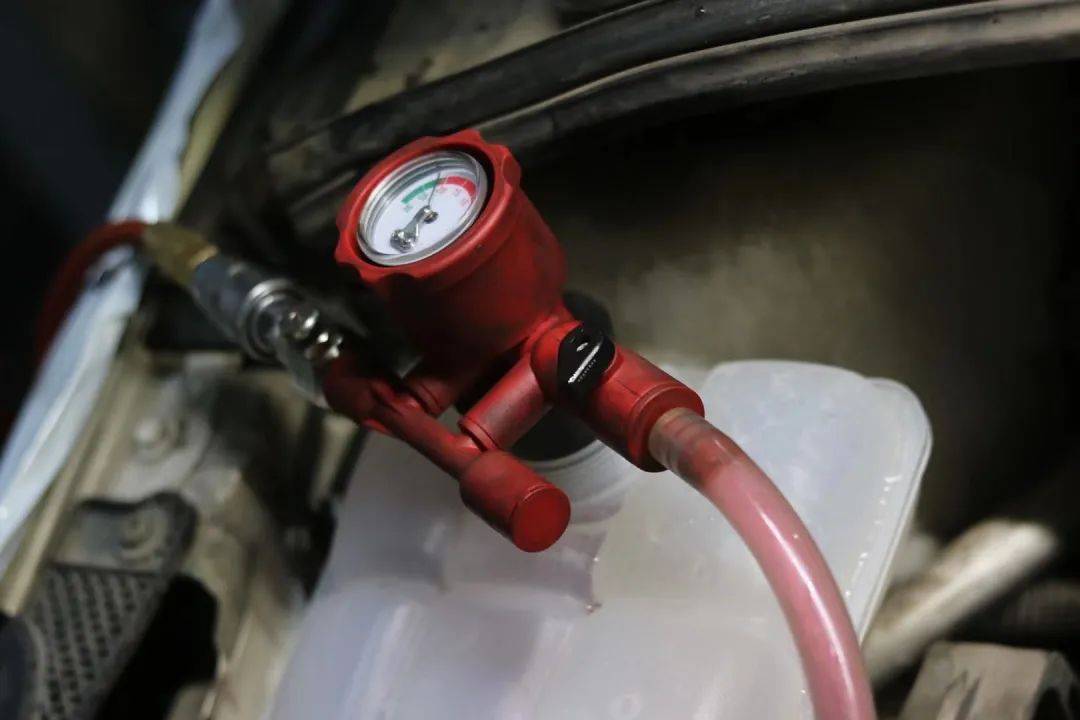 怪兽修车：花一万块整备一辆12年的福克斯，重回新车状态