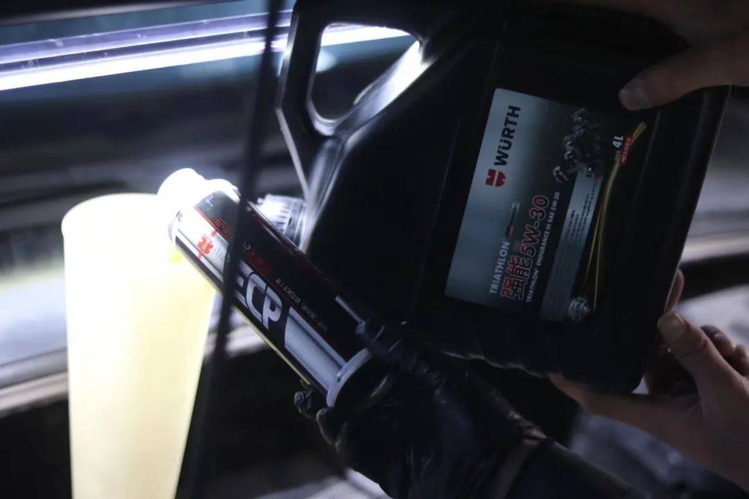 怪兽修车：花一万块整备一辆12年的福克斯，重回新车状态