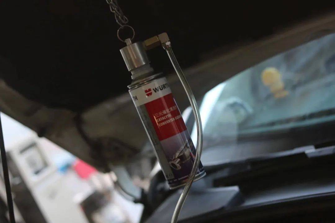 怪兽修车：花一万块整备一辆12年的福克斯，重回新车状态